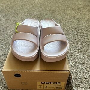 OOFOS OOMEGA OOAHH new in box